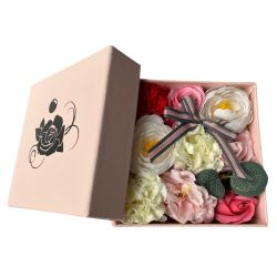 coffret cadeau original de fleurs de savon rose