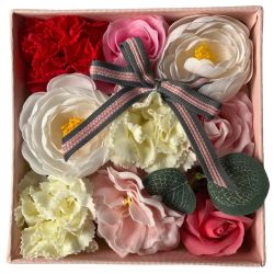 coffret cadeau original de fleurs de savon rose