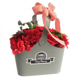 Panier cadeau : fleurs de savon Rouge