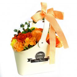 Panier cadeau : fleurs de savon Orange