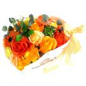 Panier cadeau : fleurs de savon Orange